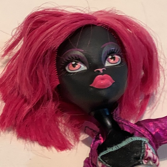 Two Monster High Dolls Catty Noir Pink Hair and Monster high outfits 2013 Mattel - Picture 6 of 12